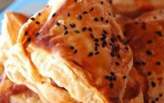 Sosisli Çıtır Milföy Böreği Tarifi