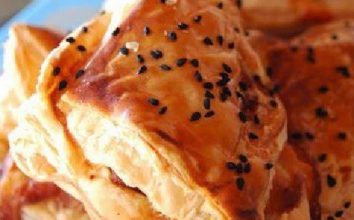Sosisli Çıtır Milföy Böreği Tarifi