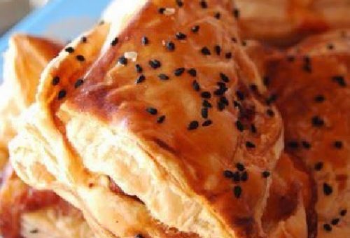 Sosisli Çıtır Milföy Böreği Tarifi
