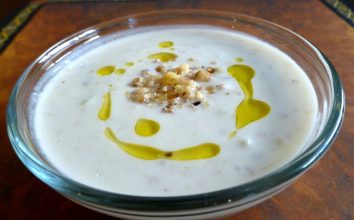Enginar İçin Tarhunlu Yoğurt Sosu Tarifi