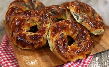 Bademli Sarmal Çörek Tarifi