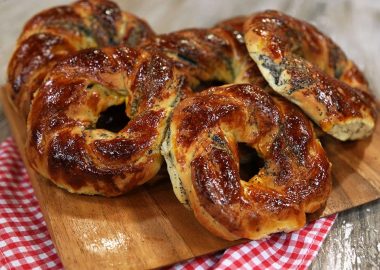 Bademli Sarmal Çörek Tarifi